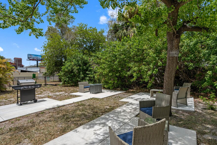 4513 W McElroy Ave, Tampa, FL à vendre - Photo de l’immeuble – Image 2 sur 34