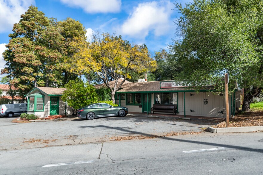 14496 Oak Pl, Saratoga, CA à vendre - Photo de l’immeuble – Image 2 sur 26