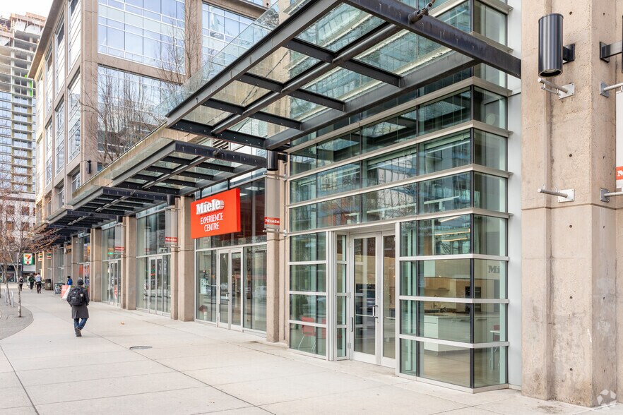 858 Beatty St, Vancouver, BC à louer - Photo de l’immeuble – Image 2 sur 12