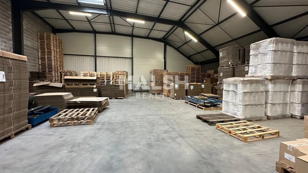 Local d’activités dans Villefranche-sur-Saône à louer - Photo de l’immeuble – Image 2 sur 11