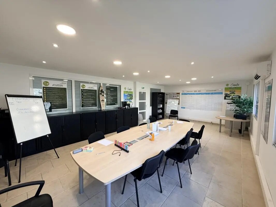 Bureau dans Roquebrune-sur-Argens à louer Photo intérieure– Image 1 sur 5