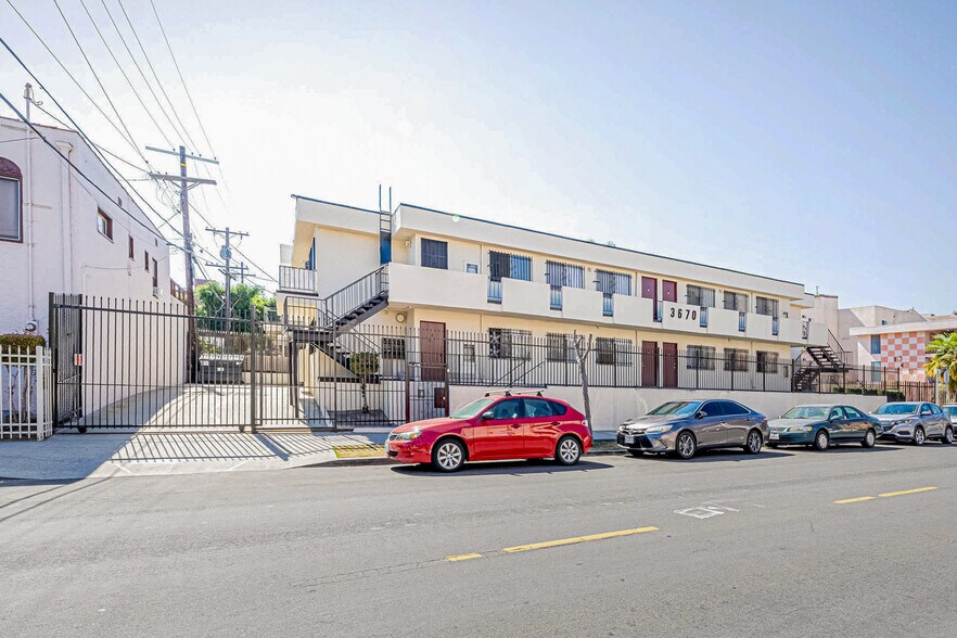 940 S Gramercy Pl, Los Angeles, CA à vendre - Photo de l’immeuble – Image 2 sur 36