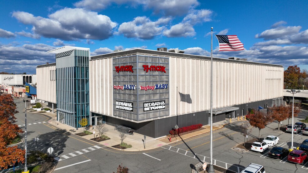 34 E Ridgewood Ave, Paramus, NJ à louer - Photo de l’immeuble – Image 2 sur 6