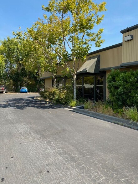 37 Commercial Blvd, Novato, CA à louer - Photo de l’immeuble – Image 2 sur 16