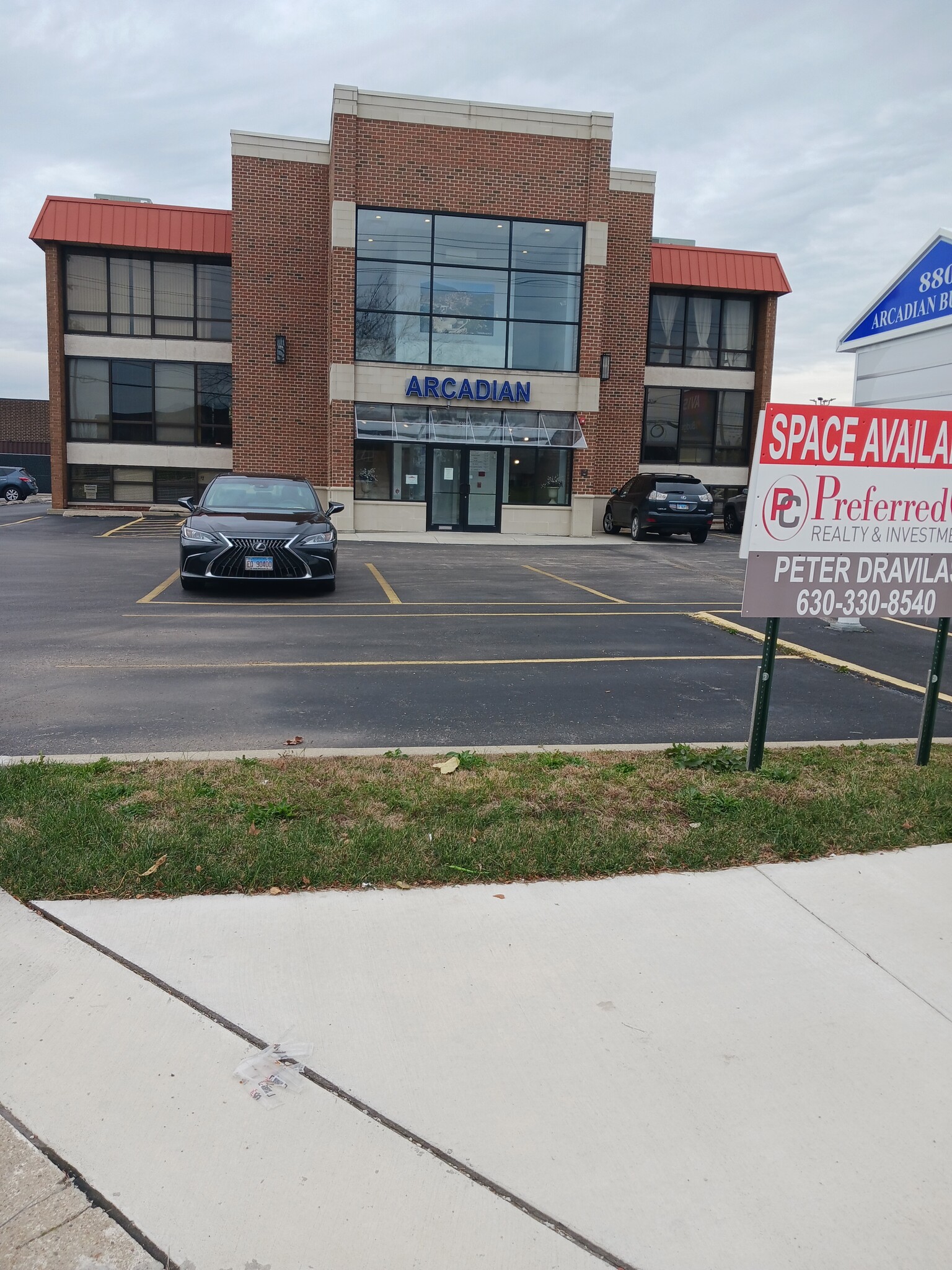 880 N York Rd, Elmhurst, IL à louer Photo de l’immeuble– Image 1 sur 2