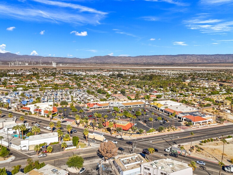2500-2520 N Palm Canyon Dr, Palm Springs, CA à louer - Photo de l’immeuble – Image 2 sur 4