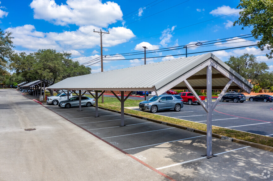 227 N Loop 1604 E, San Antonio, TX à louer - Photo de l’immeuble – Image 3 sur 15