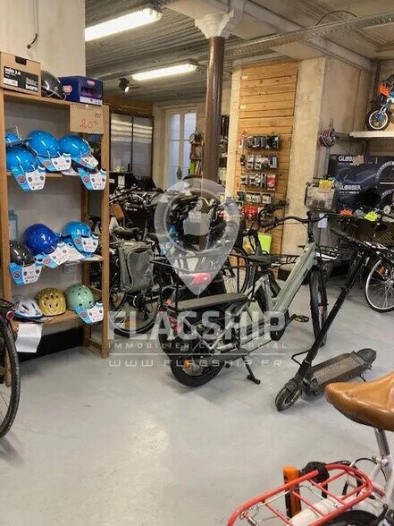 Local commercial dans Paris à louer - Photo de l’immeuble – Image 3 sur 8