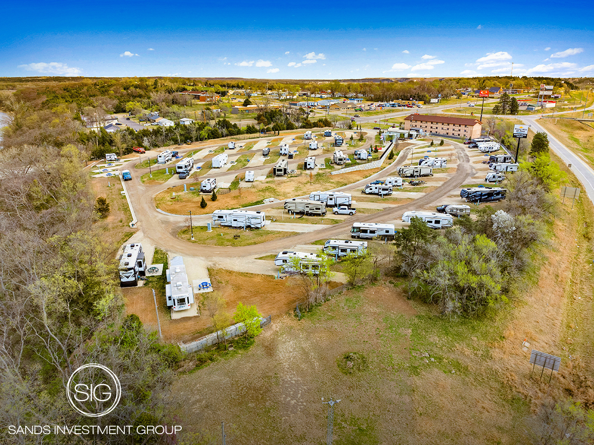 219 W Flint Hills Blvd, Junction City, KS à vendre Photo principale– Image 1 sur 6