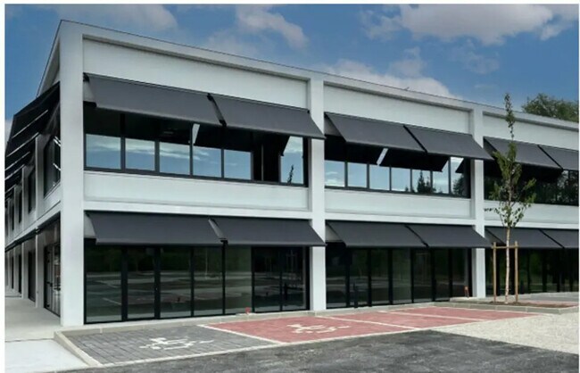 Plus de détails pour Local d'activités à louer