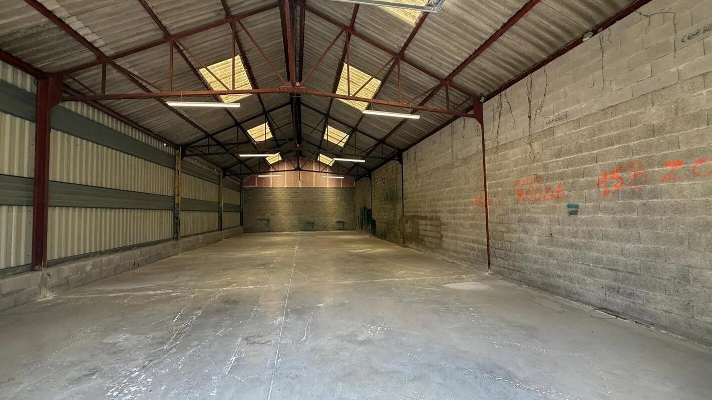 Industriel/Logistique dans Bourg-en-Bresse à louer Photo intérieure– Image 1 sur 3