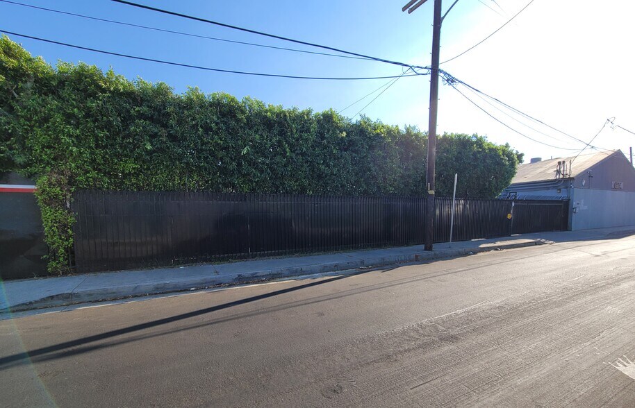 14837 Oxnard St, Van Nuys, CA à vendre - Photo de l’immeuble – Image 3 sur 5