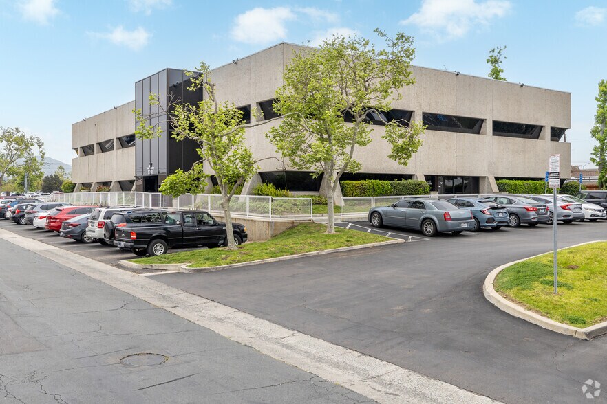 8760 Cuyamaca St, Santee, CA à louer - Photo de l’immeuble – Image 2 sur 5