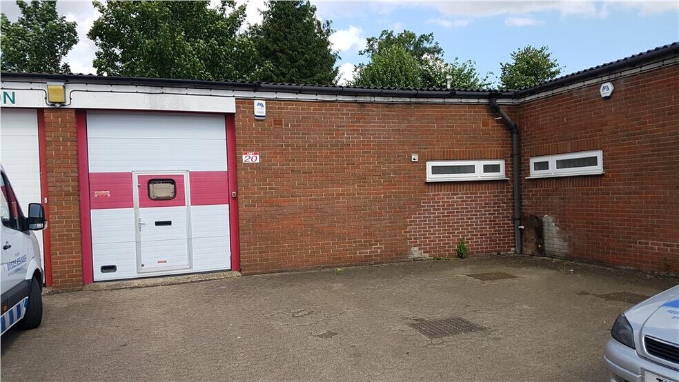 Westbury Clos, Dunstable à louer - Photo de l’immeuble – Image 2 sur 2