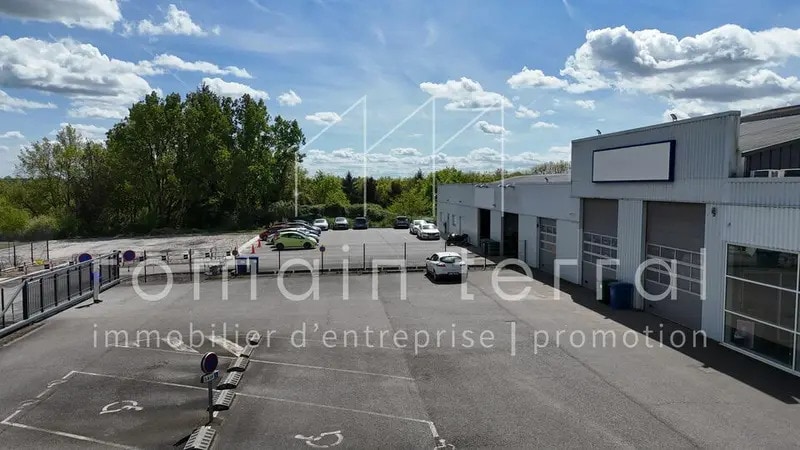 Local d’activités dans Isle à louer - Photo de l’immeuble – Image 2 sur 5