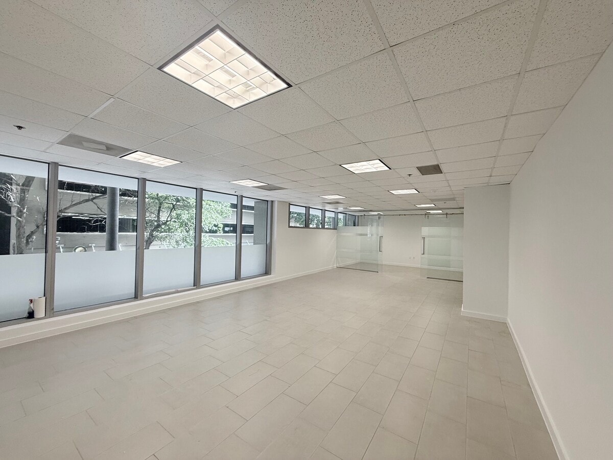 150 SE 2nd Ave, Miami, FL 33131 - Lot 207-208 - - Photo intérieure - Image 2 of 13