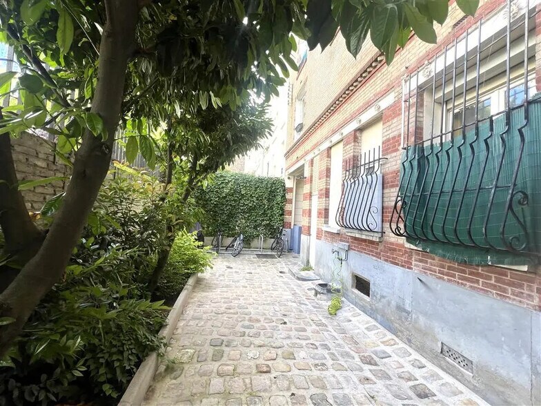 Local commercial dans Paris à louer - Photo de l’immeuble – Image 3 sur 8