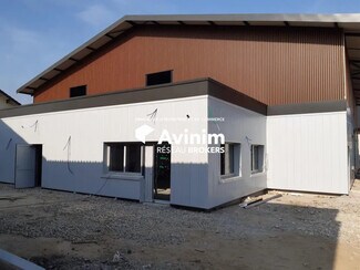 Plus de détails pour Local d'activités à louer