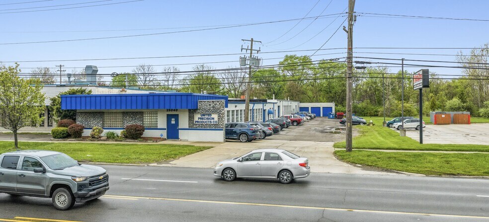 25040 Van Born Rd, Dearborn Heights, MI à vendre - Photo principale – Image 1 sur 16