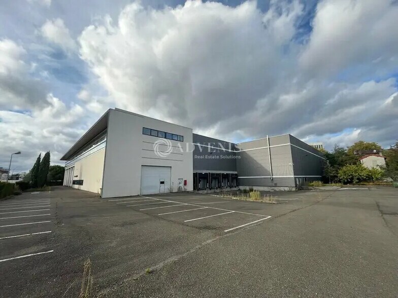Industriel/Logistique dans Romainville à louer - Photo de l’immeuble – Image 2 sur 11