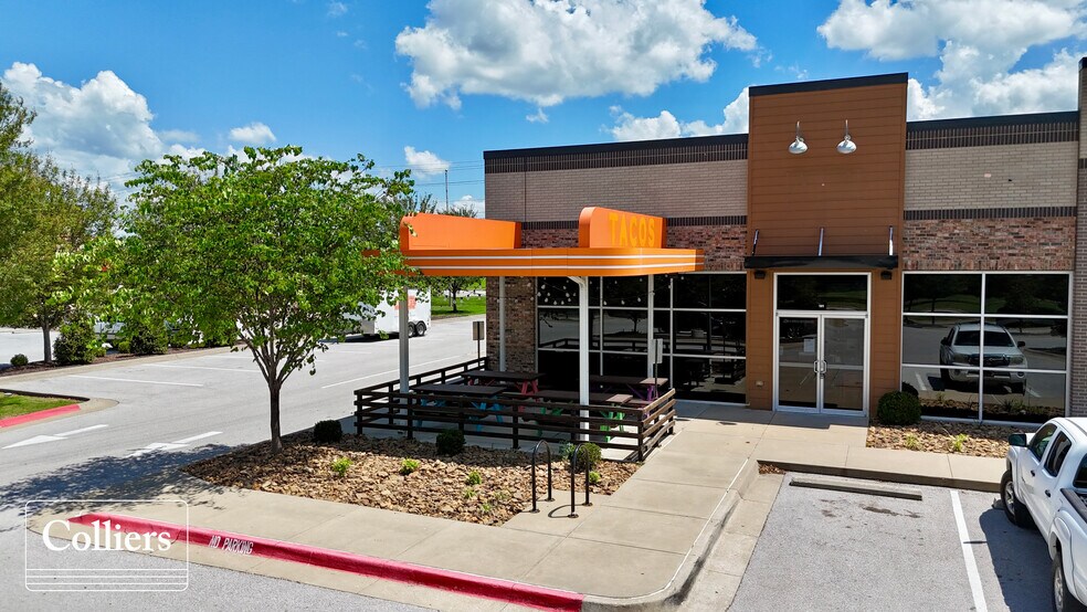 1210 J.T.L Parkway, Springdale, AR à louer - Photo de l’immeuble – Image 1 sur 7