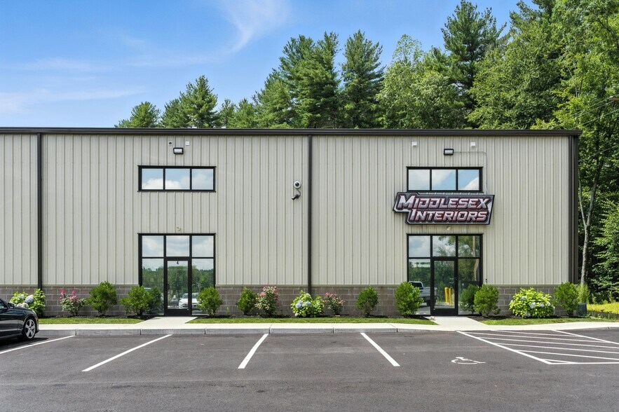 Unit 4 & 5 50 Old Tyng Rd, Tyngsboro, MA à vendre - Photo de l’immeuble – Image 2 sur 40