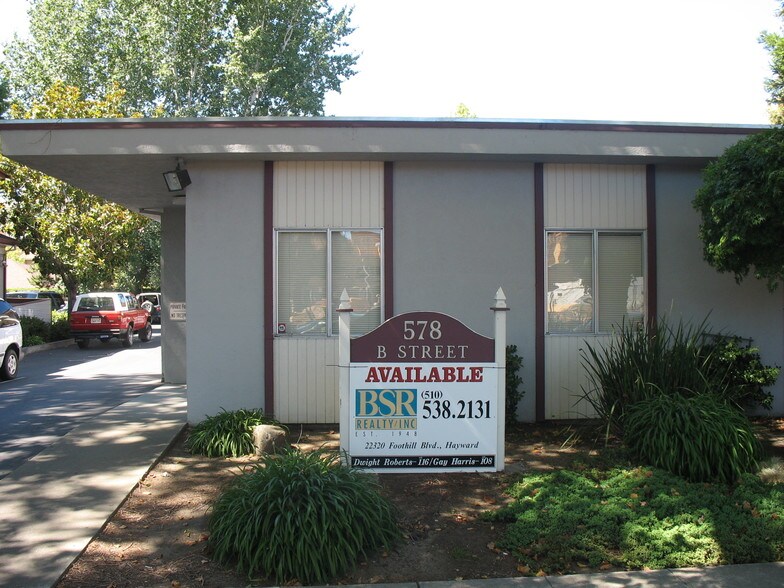 578 B St, Hayward, CA à vendre - Photo de l’immeuble – Image 3 sur 6