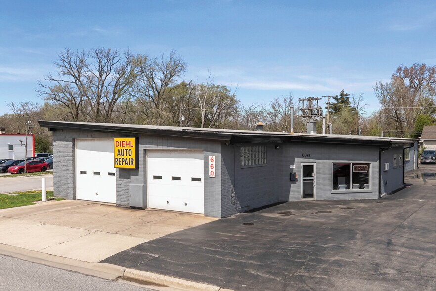 660 Ogden Ave, Downers Grove, IL à vendre - Photo principale – Image 1 sur 6