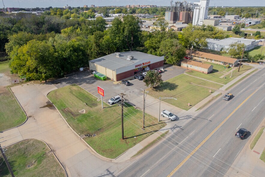 802 S Perkins Rd, Stillwater, OK à louer - Photo de l’immeuble – Image 3 sur 11