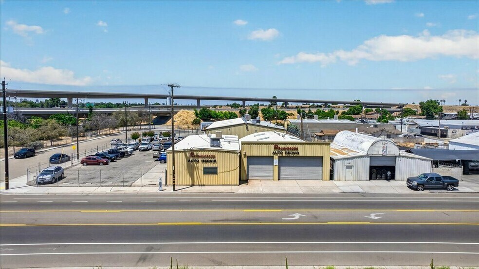 (4) Freestanding Industrial Buildings portefeuille de 4 biens à vendre sur LoopNet.fr - Photo principale – Image 1 sur 3