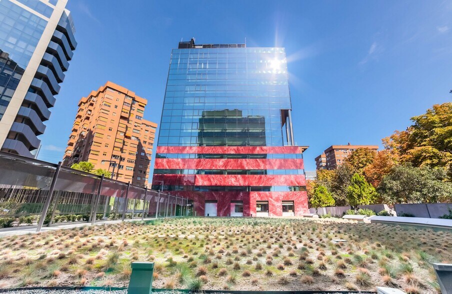 Avenida Burgos, 19, Madrid, Madrid à louer - Photo de l’immeuble – Image 3 sur 5