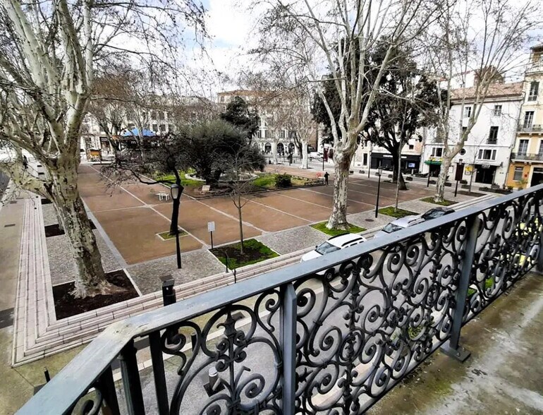 Bureau dans Nîmes à vendre - Photo de l’immeuble – Image 2 sur 9
