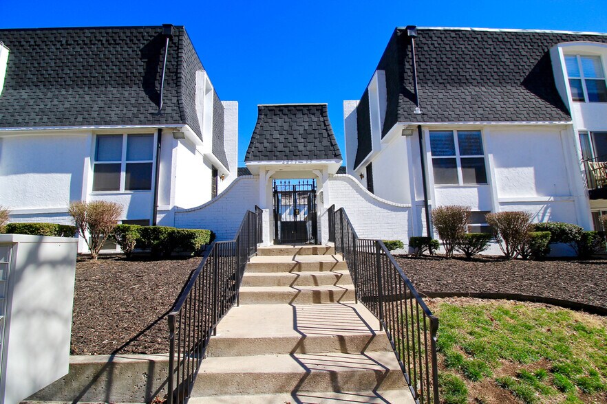 4427-4433 Holly St, Kansas City, MO à vendre - Photo de l’immeuble – Image 1 sur 19