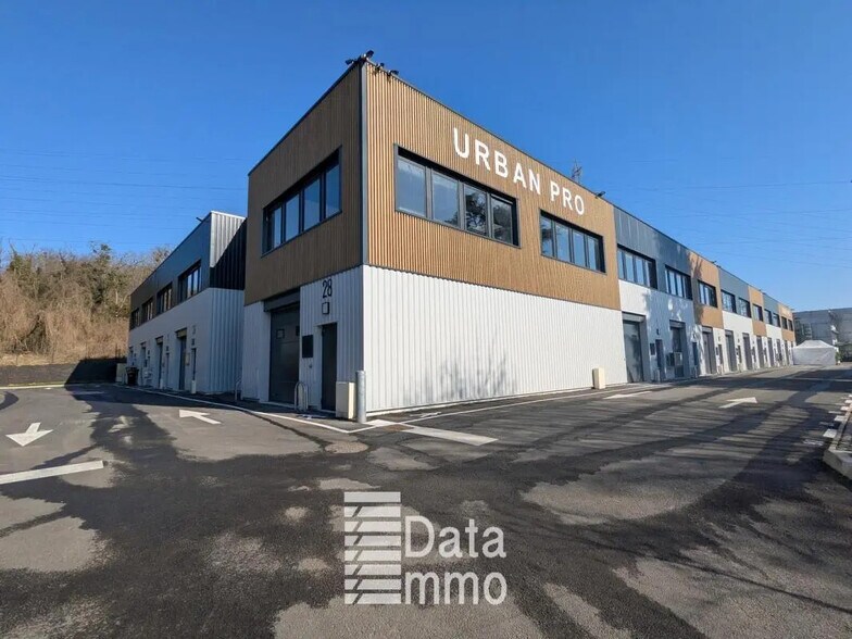 Industriel/Logistique dans Neuilly-Plaisance à louer - Photo de l’immeuble – Image 2 sur 8