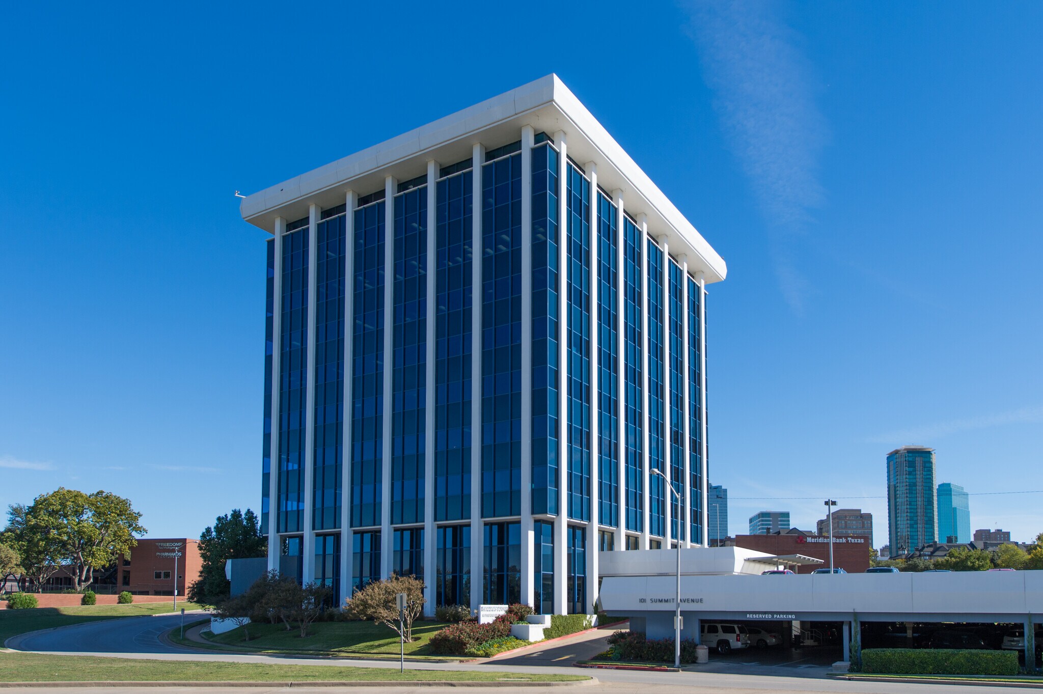 101 Summit Ave, Fort Worth, TX à louer Photo de l’immeuble– Image 1 sur 5