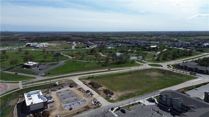 NW Shoal Creek Pky, Kansas City, MO à vendre - Aérien – Image 2 sur 4