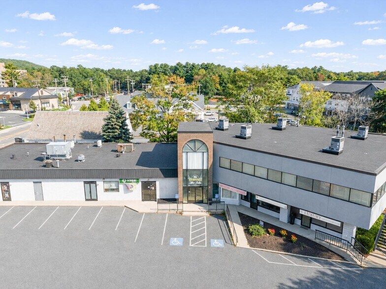 861 Edgell Rd, Framingham, MA à vendre - Photo de l’immeuble – Image 2 sur 15