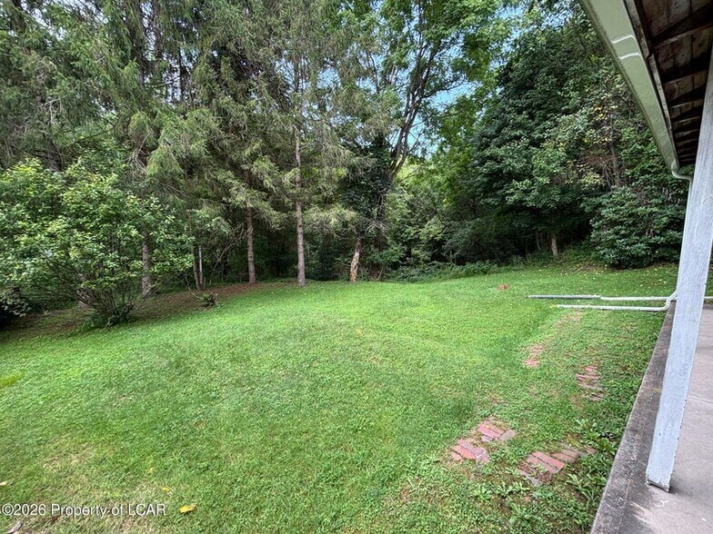 12 Hill St, Glen Lyon, PA à vendre - Photo de l’immeuble – Image 3 sur 25