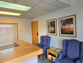 2922 Glen Dr, Coquitlam, BC à louer Photo intérieure– Image 2 sur 7