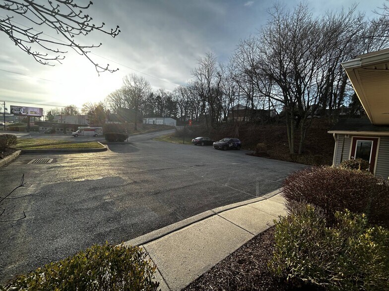 7985 Paxton st, Harrisburg, PA à louer - Photo de l’immeuble – Image 2 sur 10