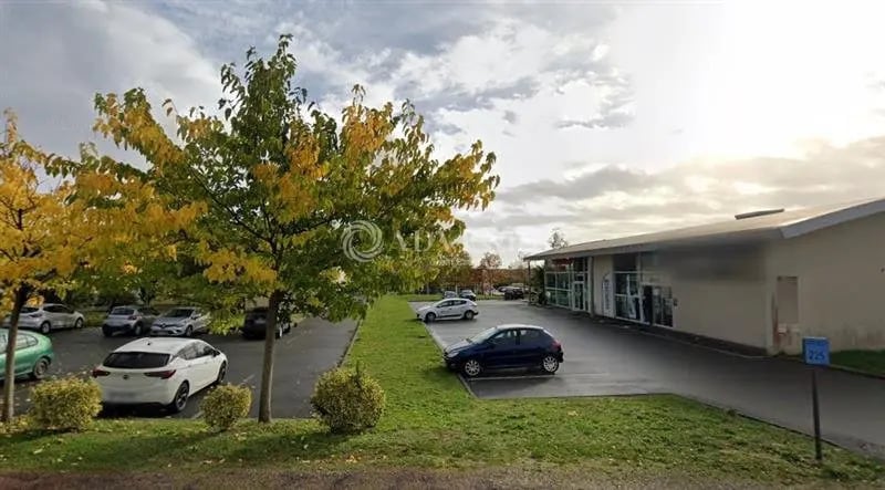 Local commercial dans Saintes à louer - Photo de l’immeuble – Image 3 sur 4