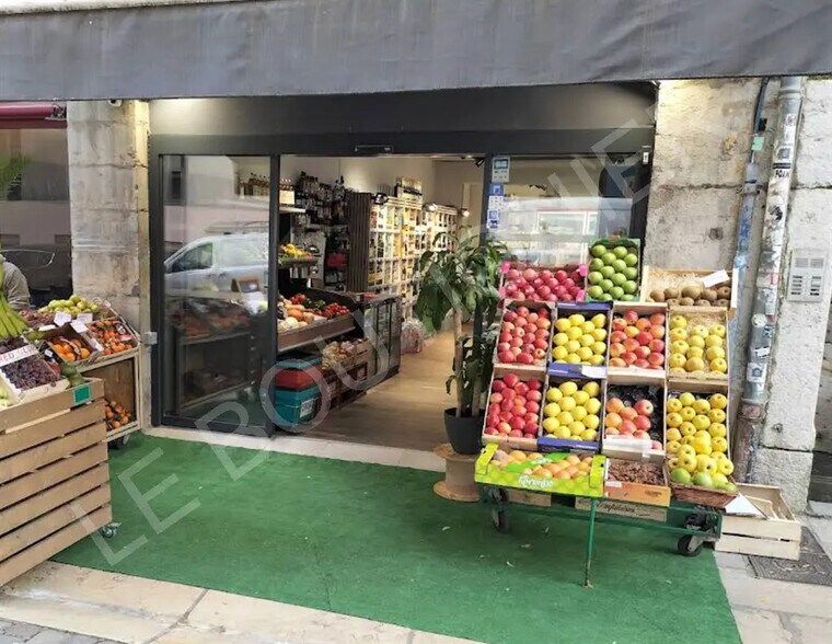 Local commercial dans Lyon à vendre - Photo de l’immeuble – Image 2 sur 3