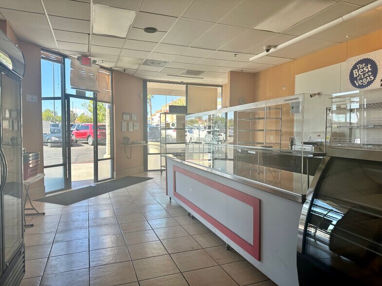 2211-2227 N Rampart Blvd, Las Vegas, NV à louer - Photo de l’immeuble – Image 2 sur 5