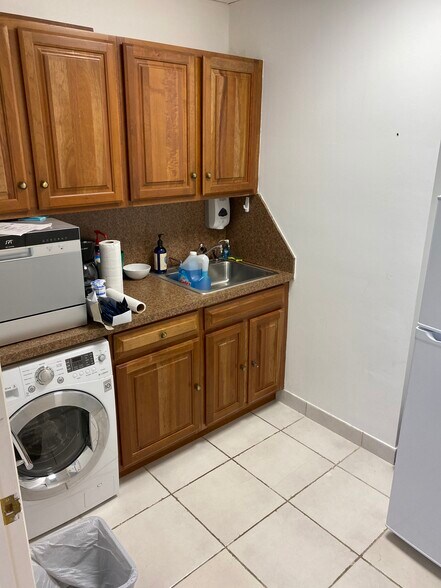 1111 Kane Concourse, Bay Harbor Islands, FL à louer - Photo de l’immeuble – Image 3 sur 36