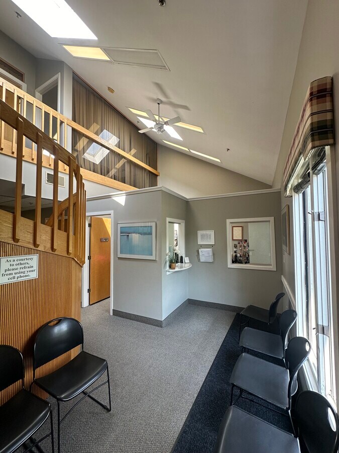 873 Turnpike St, North Andover, MA 01845 - Lot 202 - - Photo intérieure - Image 2 of 9