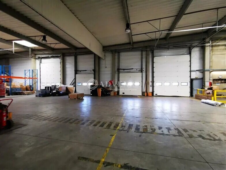 Industriel/Logistique dans Sainghin-en-Mélantois à louer - Photo de l’immeuble – Image 2 sur 7