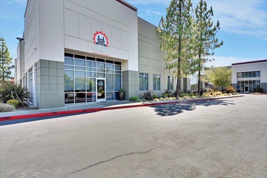 4690 Duckhorn Dr, Sacramento, CA à louer - Photo de l’immeuble – Image 2 sur 18