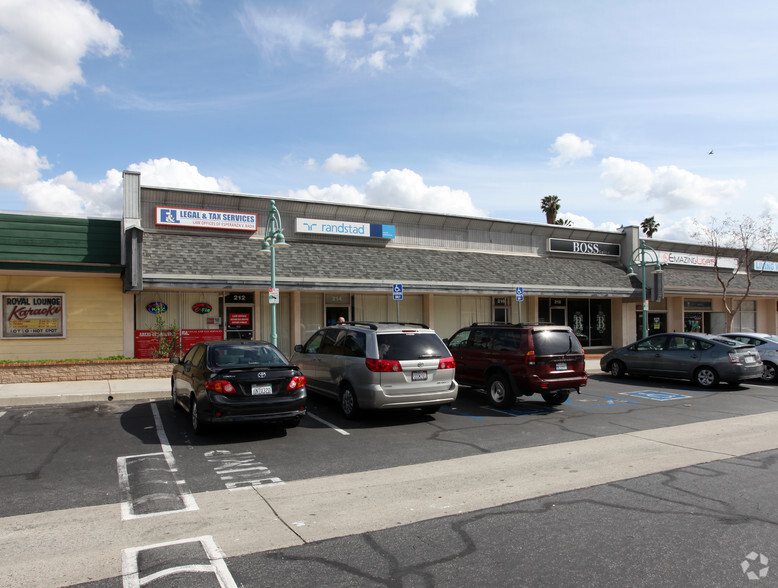 212-218 S Glendora Ave, West Covina, CA à louer - Photo principale – Image 1 sur 3