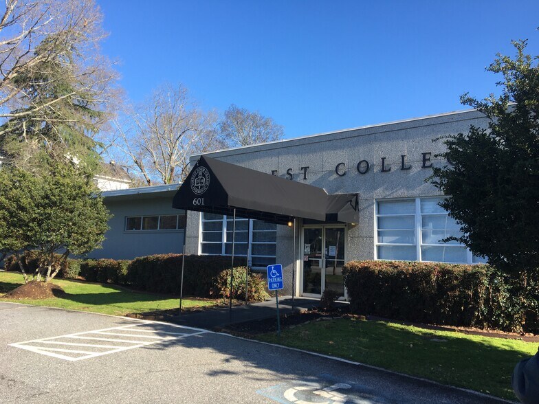 601 E River St, Anderson, SC à louer - Photo de l’immeuble – Image 2 sur 8