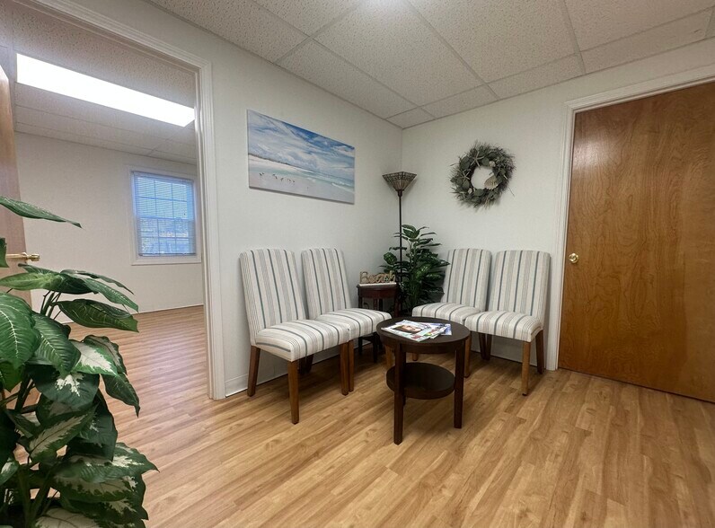 617 Union Ave, Brielle, NJ à louer - Photo intérieure – Image 2 sur 7